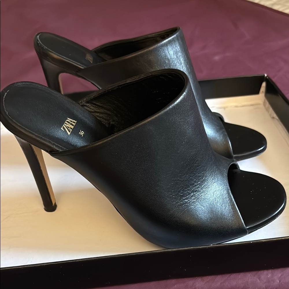 Zara Women's Black leather Heeled Mules!!